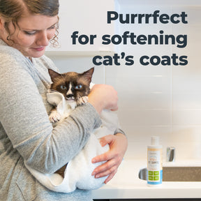 oxyfresh-pet-shampoo-is-perfect-for-softening-cat's-coats